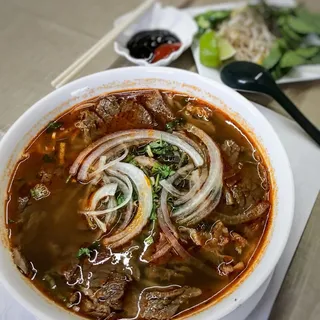 P6. Spicy Beef Soup (Bn B hu)