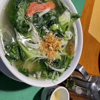 E2. Seafood Egg Noodle Soup (Mi Hi Sn)