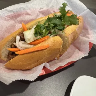 Grilled Pork Banh Mi (Tht Nng)