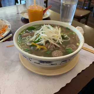 Rare Steak, Beef Balls Noodle Soup