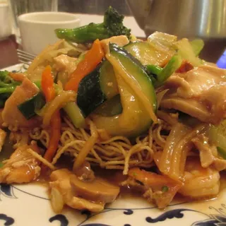 Pan Fried Crispy Egg Noodle With Prawns