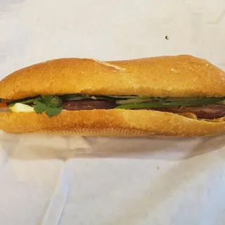 B8 - Spam & Egg Sandwich / Bánh Mì Trứng Ốp La