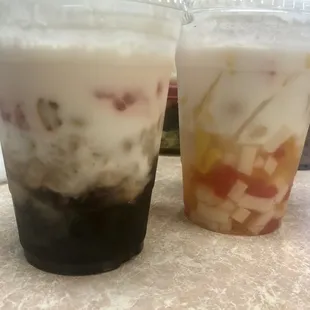 Left: Tre ba mau (three color dessert). Right: tre thai trái cây (Thai fruit dessert)