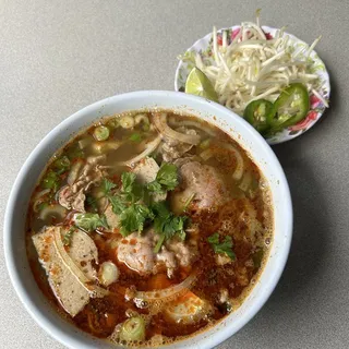 Spicy beef noodle soup ( bn b hu )