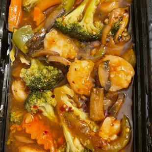 Shrimp in garlic sauce- pretty good &amp; had a little heat to it.