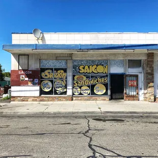 Saigon Grocery &amp; Deli's storefront.