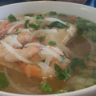 28. Seafood with clear noodle soup (Hu Tieu Dai Hai San)