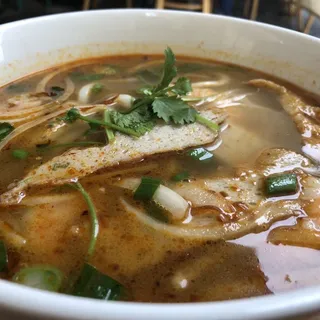 33. Spicy Beef noodle soup (Bn B Hu)