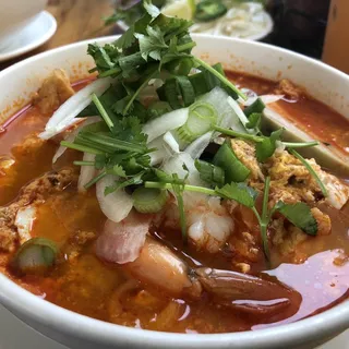 34. Shrimps, tomato, tofu soup (Bn Riu)