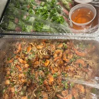 Garlic noodle with shrimp or chicken (Mi Xao Toi Tom nuong or ga nuong)