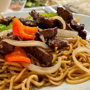 Garlic noodles with steak