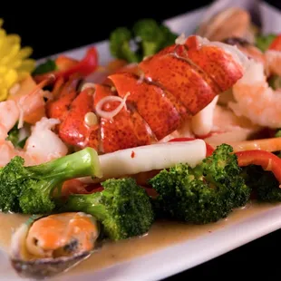 a plate of seafood and broccoli