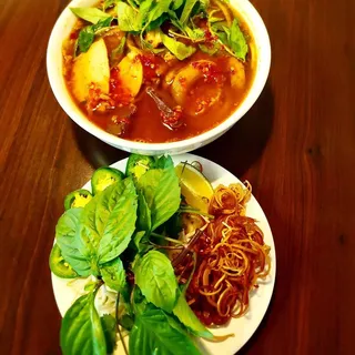 V1. Hue Style Spicy Beef Noodle Soup