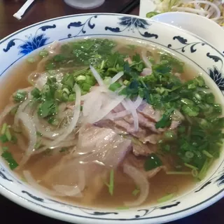 P7. Rare Beef Eye Round, Flank, Fatty Brisket, Tendon & Tripe Soup