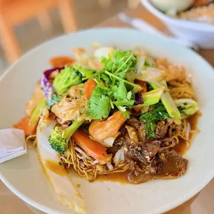 S5 combination stir fry over egg noodle