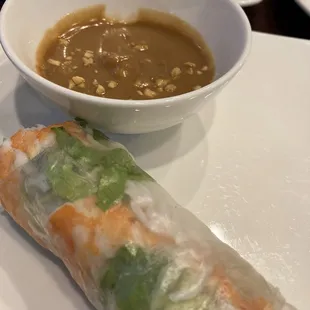 Garden roll w peanut dipping sauce