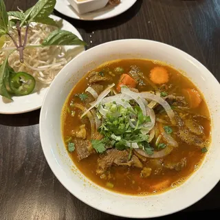 39. Beef Stew with Rice Noodles Soup