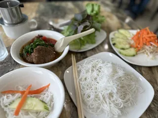 Que Huong Bistro