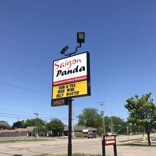 the sign for the restaurant