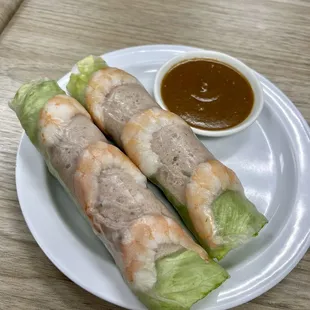 Goi cuon - fresh spring rolls with shrimp and Vietnamese ham (cha lua)