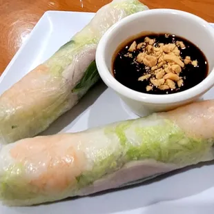 Fresh spring roll...peanut dipping sauce is robust with flavor!