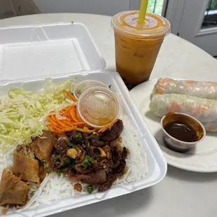 Delivery order: pork vermicelli, Gi Cun - Fresh Garden Rolls (2), Thai tea with boba