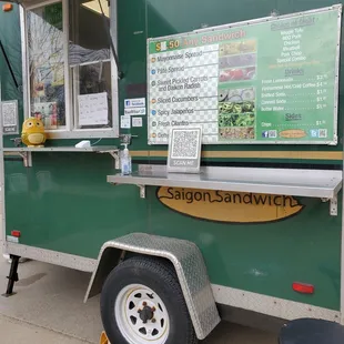 a green food truck