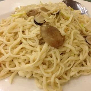 755. Braised E-Fu Noodle with Dried Scallop and Enoki Mushroom