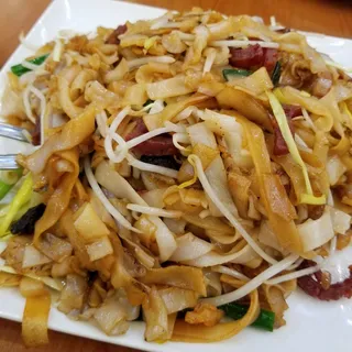 761. House Special Dried Fried Chow Fun