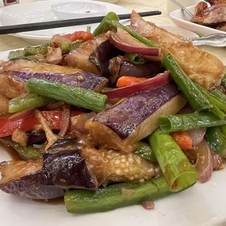 018. Eggplant w/Garlic Sauce