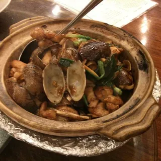 454. Frog and Clams in Garlic Sauce