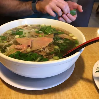 Large Combo Noodle Soup (Ph c Bit Ln)