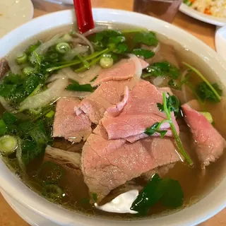 Rare Steak and Well Done Steak Noodle Soup (Ph Ti Chn)