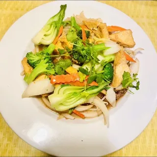 Vegetable and Tofu Stir Fried Noodles (M Xo Rau Ci, Tofu)