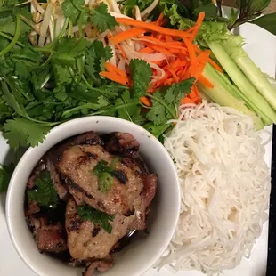 Grilled pork with vermicelli, soooo delicious!