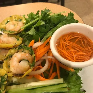 Appetizer crab pillow