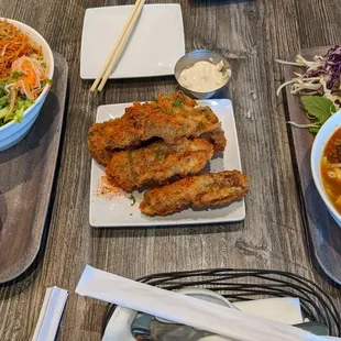 food, chicken wings and fried chicken