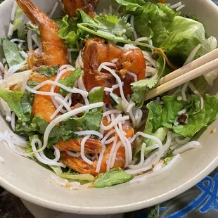 Vermicelli noodles with unpeeled shrimp
