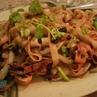 Chow fun with chicken and mushrooms.  Excellent!!!