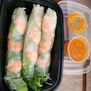 Summer rolls with spicy fish sauce