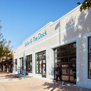 Front of Building from Sheridan Ave (617 W Sheridan)
