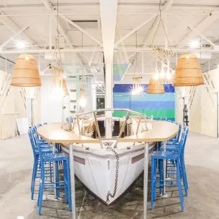 Our sailboat bar in the center of the venue serves beer, wine, and delicious mocktails.
