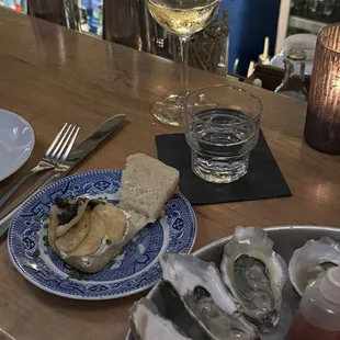 Oysters &amp; caviar sandwich