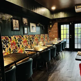 sushi and sashimi, interior