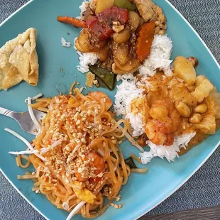 Pad Med Ma Muang, Mas - saman Curry, pad tai and Geaw Tod