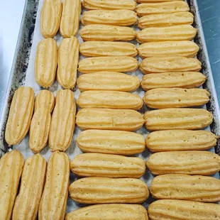 a tray of cookies