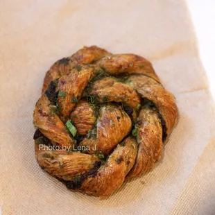 Parmesan Pesto Knot ($5)