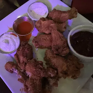 Hollywood Swinging Chicken Wings