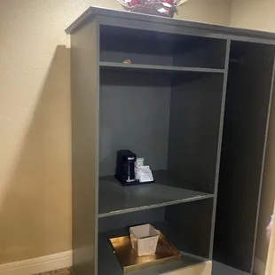 bottom drawer doesn't open, mini coffee pot, dirty flowers on top