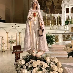Beautiful Our Lady of Fatima statue visiting the church!
